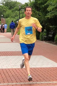 photo of Bruce Weber finishing (courtesy of Races2Run.com)